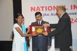 25. NIOS CM Presenting the best student award